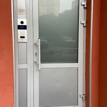 Large 2 With A Beautiful View 2 Min Metro Chernigivska Apartment *