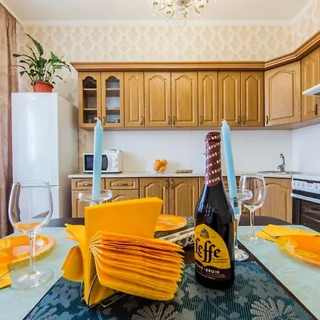 Apartment Large 2 With A Beautiful View 2 Min Metro Chernigivska