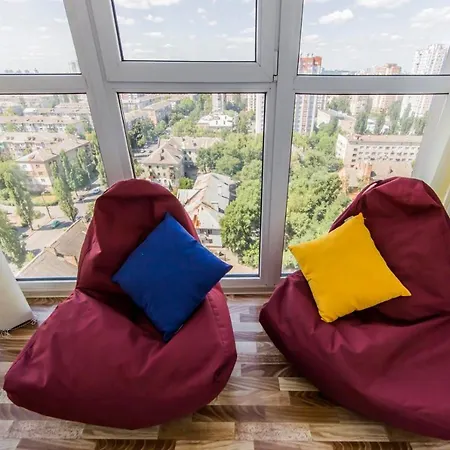Large 2 With A Beautiful View 2 Min Metro Chernigivska Apartment