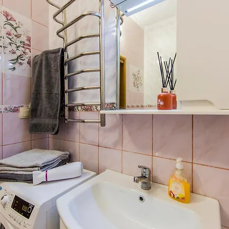 Large 2 With A Beautiful View 2 Min Metro Chernigivska * Kyiv