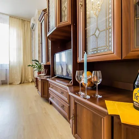 Apartment Large 2 With A Beautiful View 2 Min Metro Chernigivska *