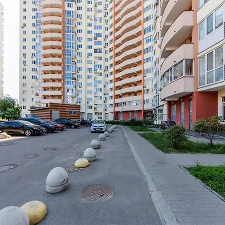 Apartment Large 2 With A Beautiful View 2 Min Metro Chernigivska