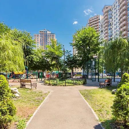 Large 2 With A Beautiful View 2 Min Metro Chernigivska *